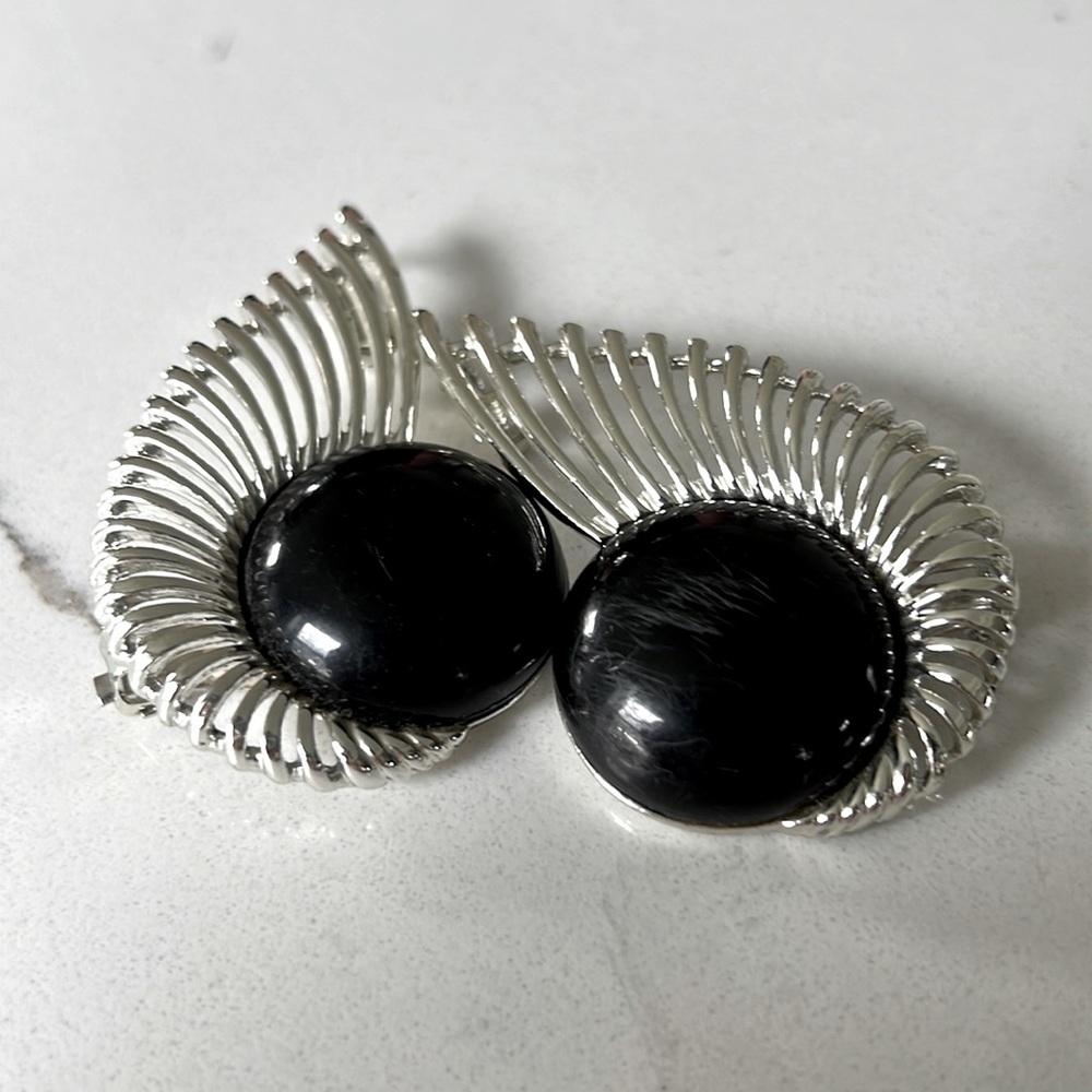 Sarah Coventry vintage clip on earrings